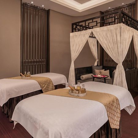 The St. Regis Mumbai Hotel Exterior foto A spa treatment room at the Royal Spa