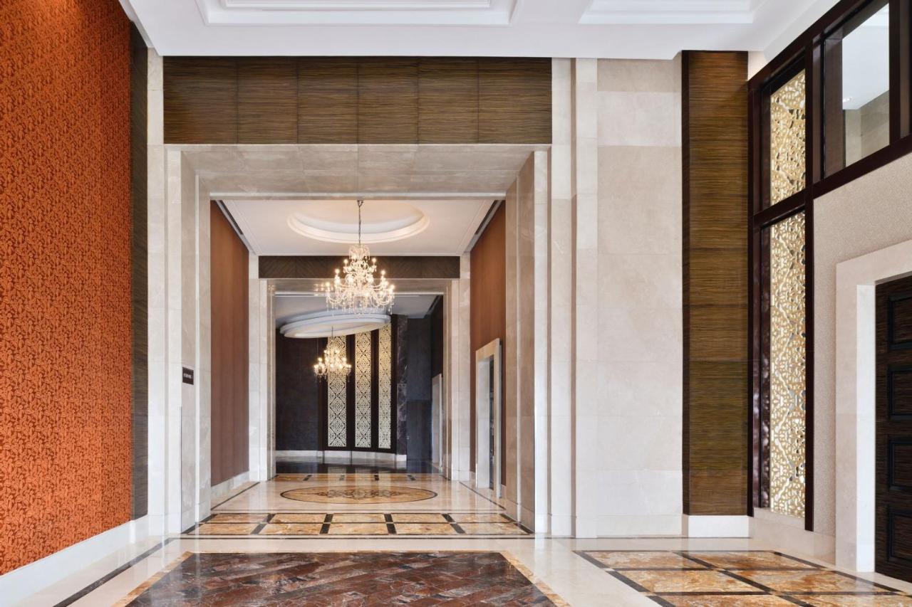 The St. Regis Mumbai Hotel Exterior foto The lobby of the Ritz-Carlton, DIFC