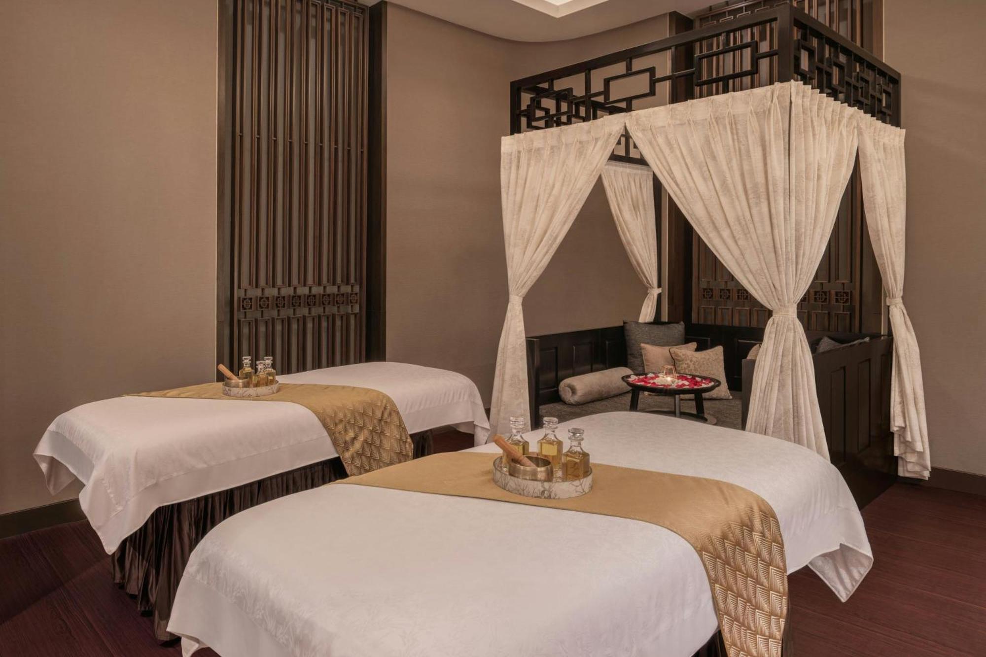 The St. Regis Mumbai Hotel Exterior foto A spa treatment room at the Royal Spa